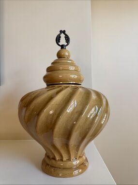 Ceramic Lidded Ginger Jar in Warm Honey Tan